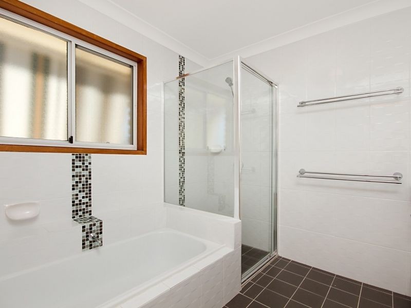 11 Lochleven Street, Carindale QLD 4152