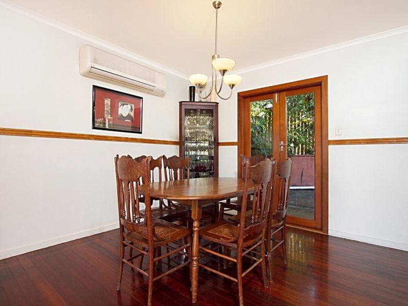 34 Hector Road, Holland Park QLD 4121