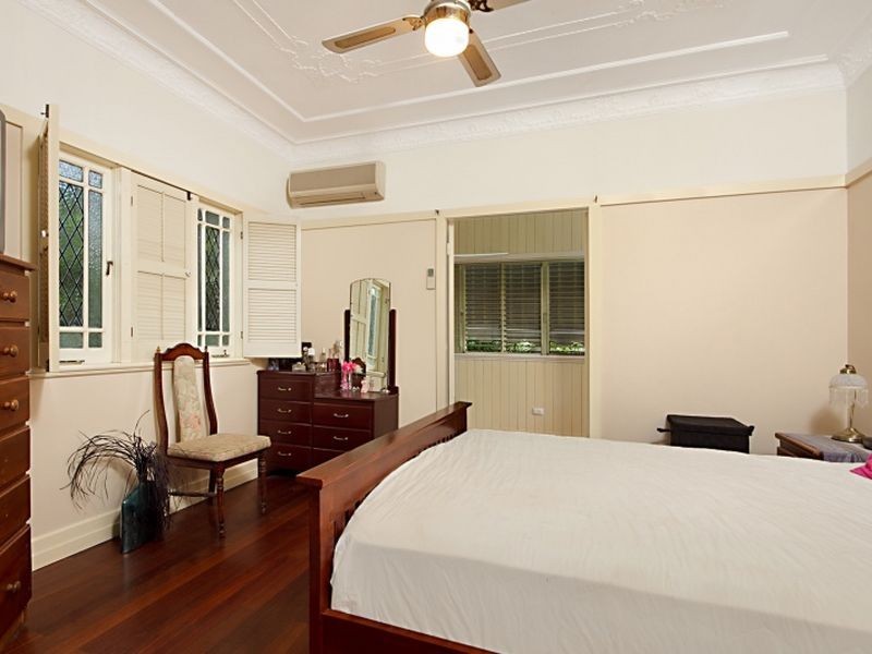 33 Pelham Street, Coorparoo QLD 4151