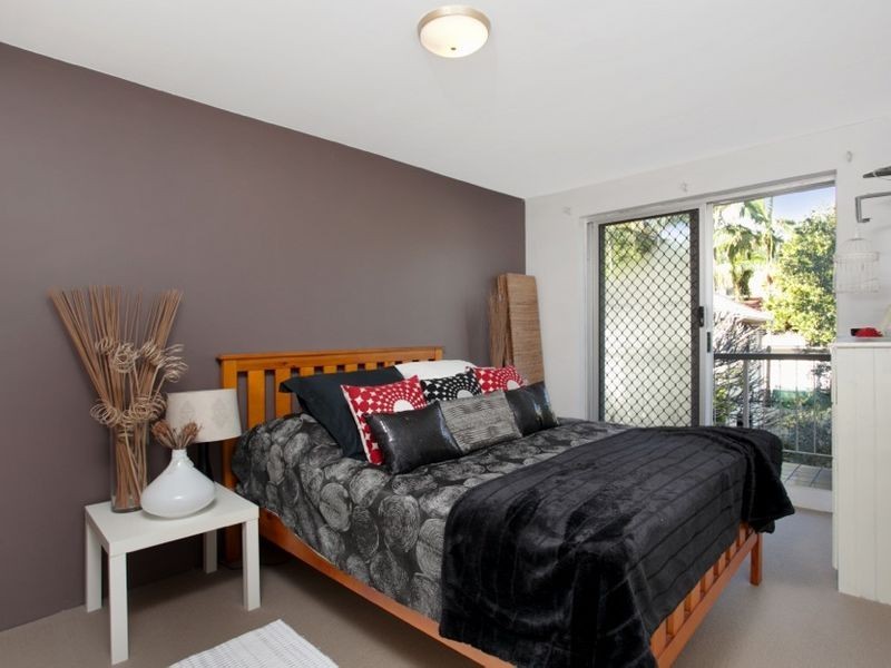 2/10 Stirrat Street, Coorparoo QLD 4151