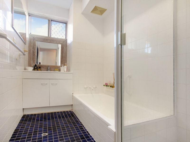 2/10 Stirrat Street, Coorparoo QLD 4151