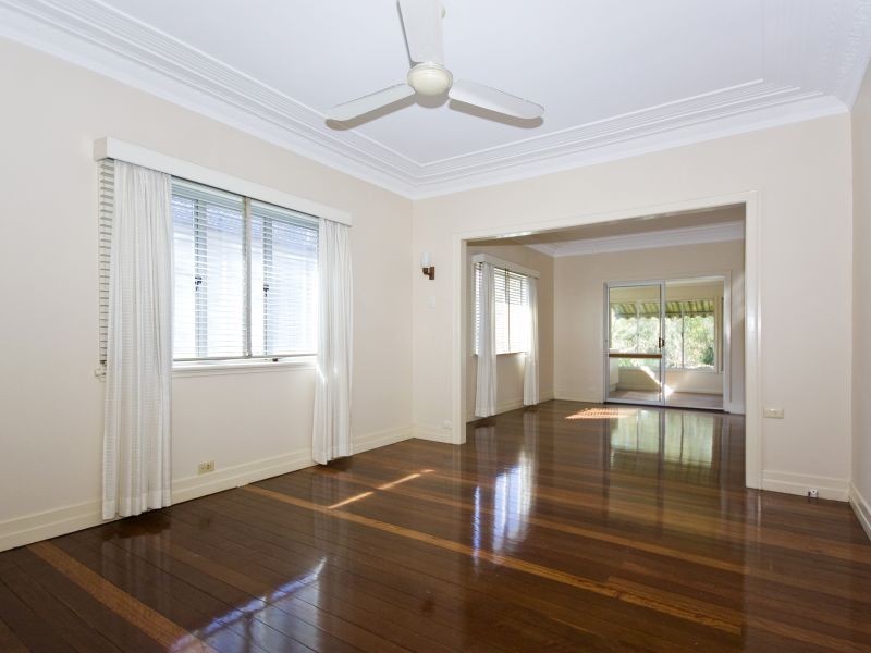 11 Arlington Street, Coorparoo QLD 4151