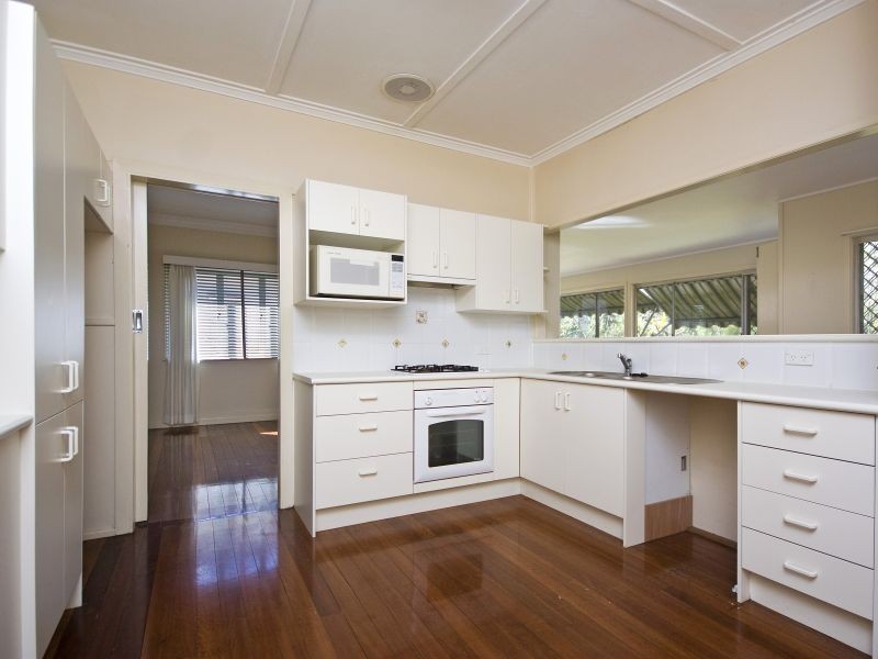 11 Arlington Street, Coorparoo QLD 4151