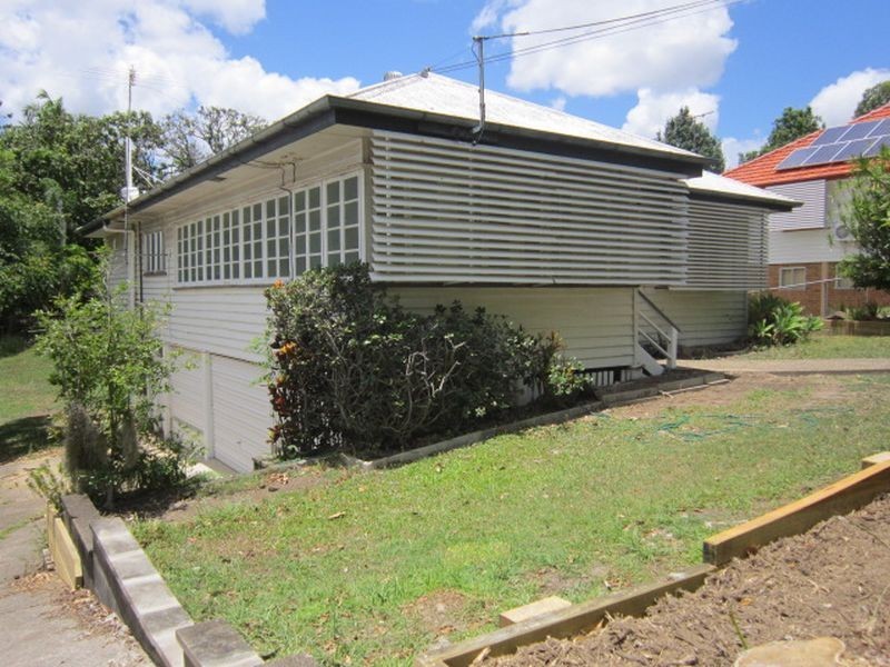 18 Mona Street, Coorparoo QLD 4151