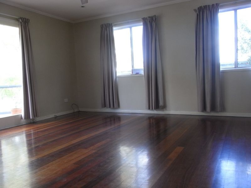 1 Roseglen Street, Greenslopes QLD 4120