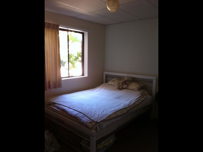 2/18 Rolle Street, Holland Park QLD 4121