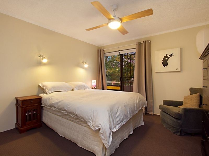 2/26 Raby Road, Coorparoo QLD 4151