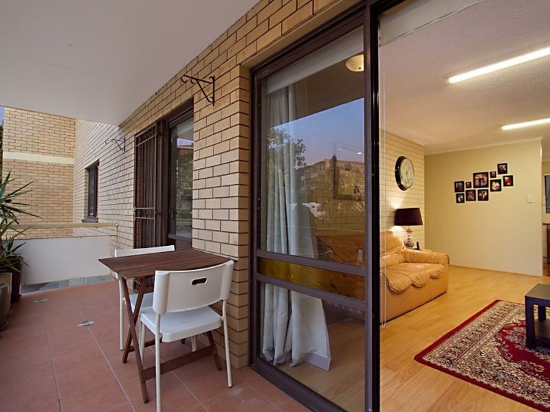 2/26 Raby Road, Coorparoo QLD 4151