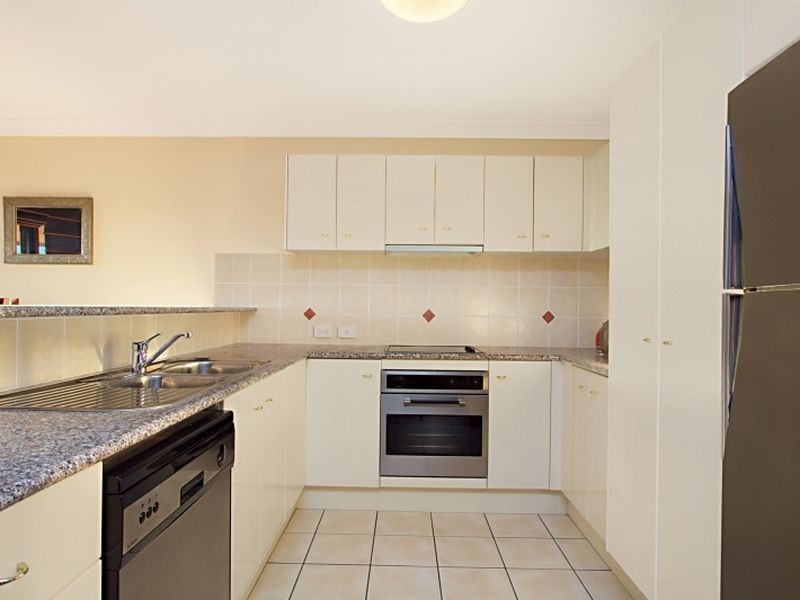 9/16 Norman Crescent, Norman Park QLD 4170