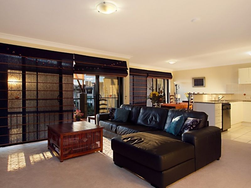 9/16 Norman Crescent, Norman Park QLD 4170