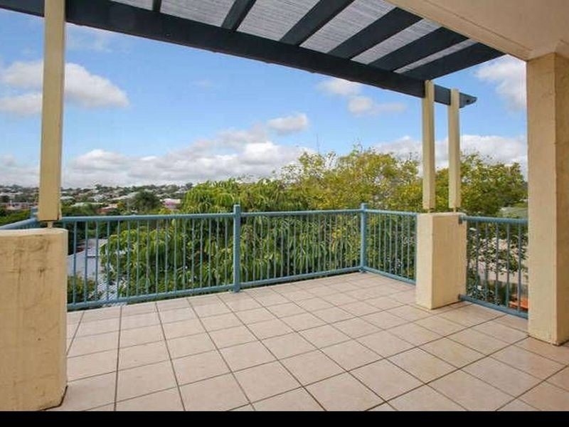12/262 Cavendish Road, Coorparoo QLD 4151