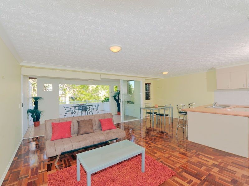 19/96 Norman Crescent, Norman Park QLD 4170
