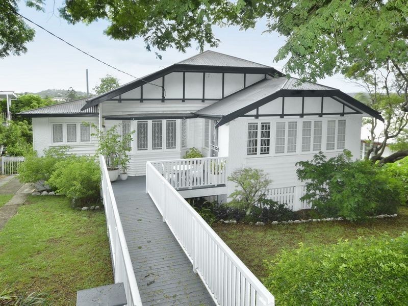 52 Geelong Avenue, Holland Park QLD 4121