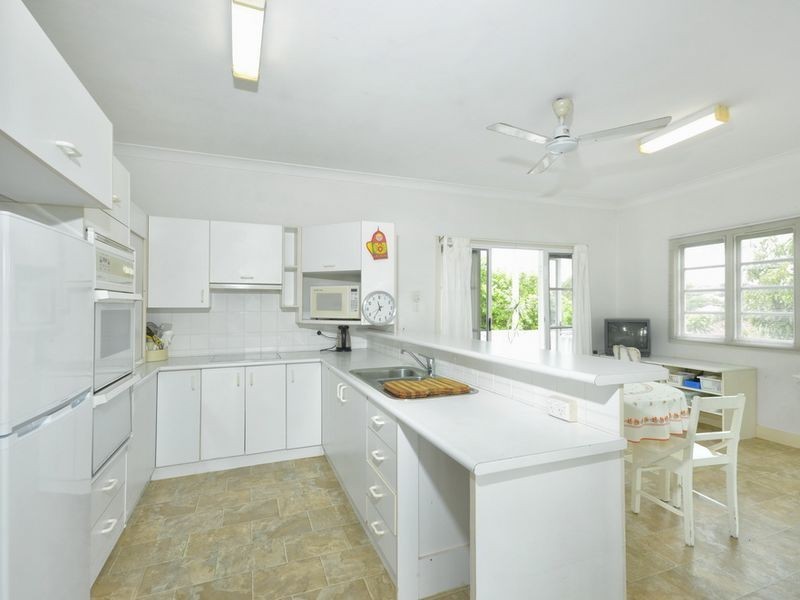 52 Geelong Avenue, Holland Park QLD 4121