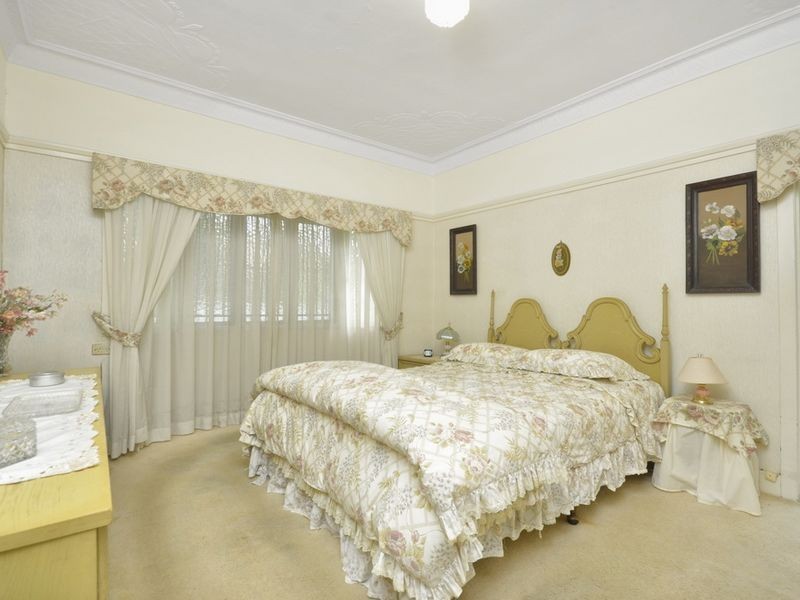 52 Geelong Avenue, Holland Park QLD 4121