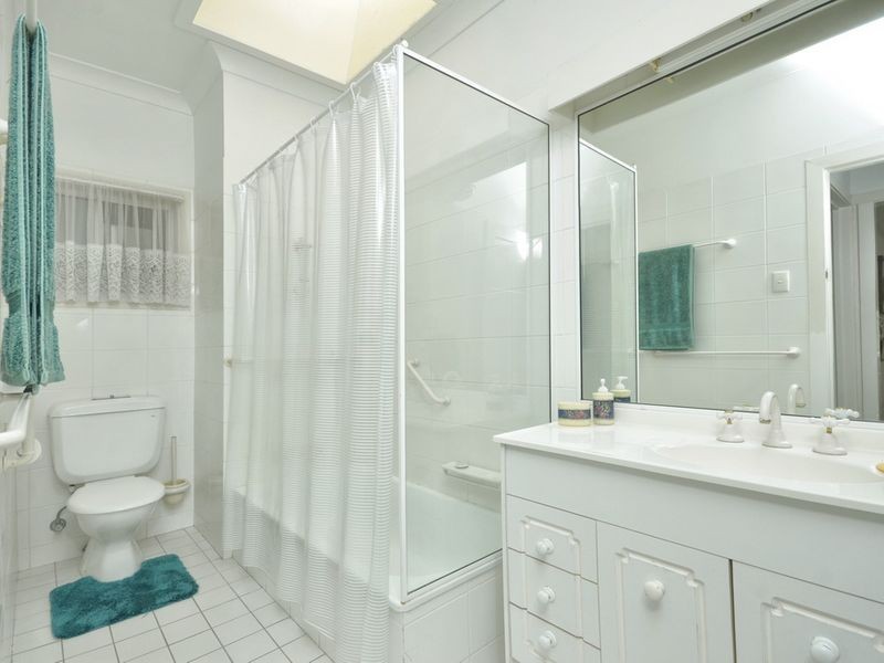 52 Geelong Avenue, Holland Park QLD 4121