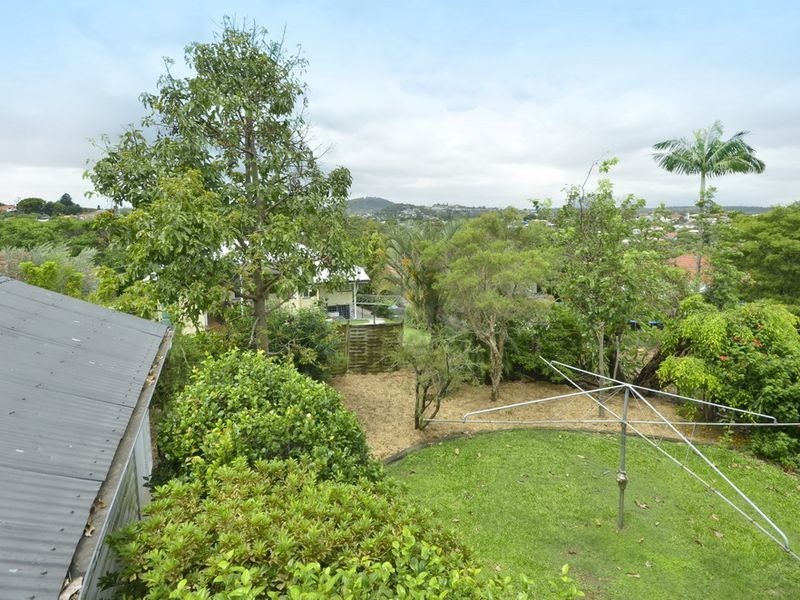 52 Geelong Avenue, Holland Park QLD 4121