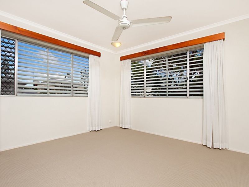 2/45 Kitchener Street, Coorparoo QLD 4151