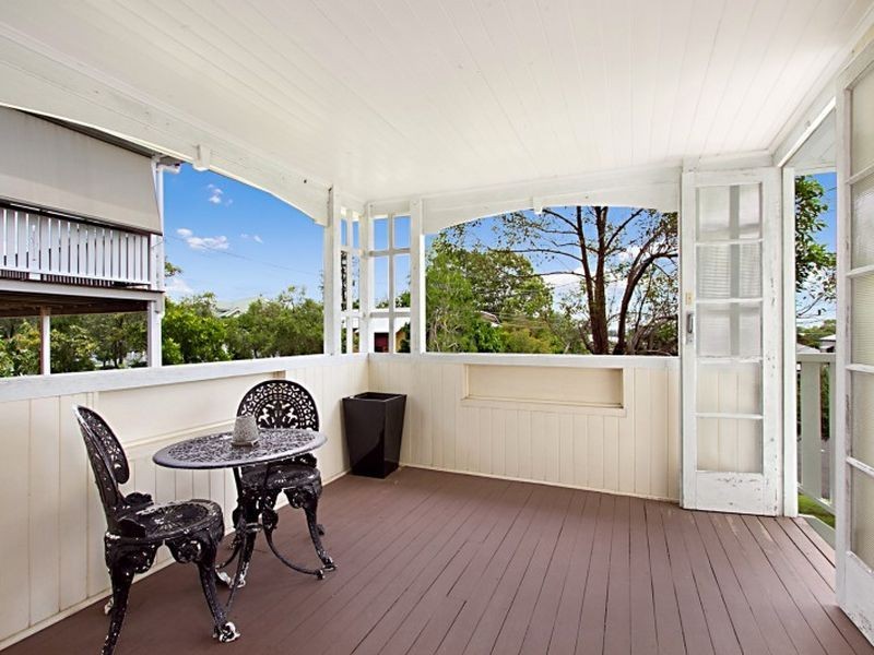17 The Crescent, Coorparoo QLD 4151