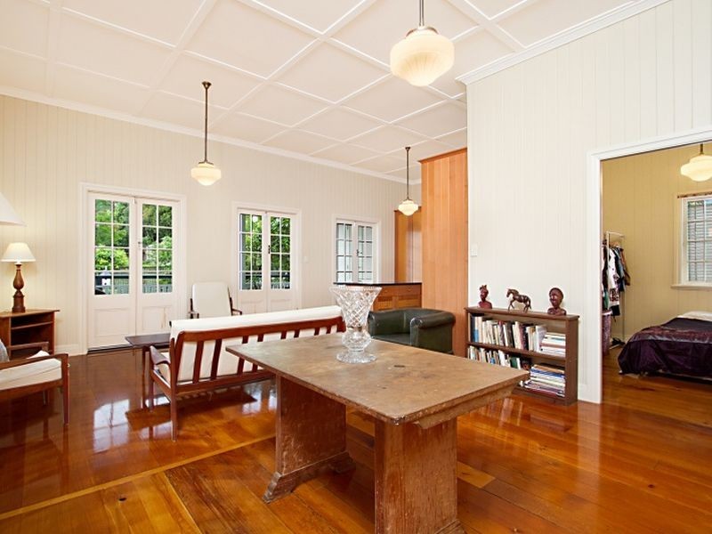 17 The Crescent, Coorparoo QLD 4151