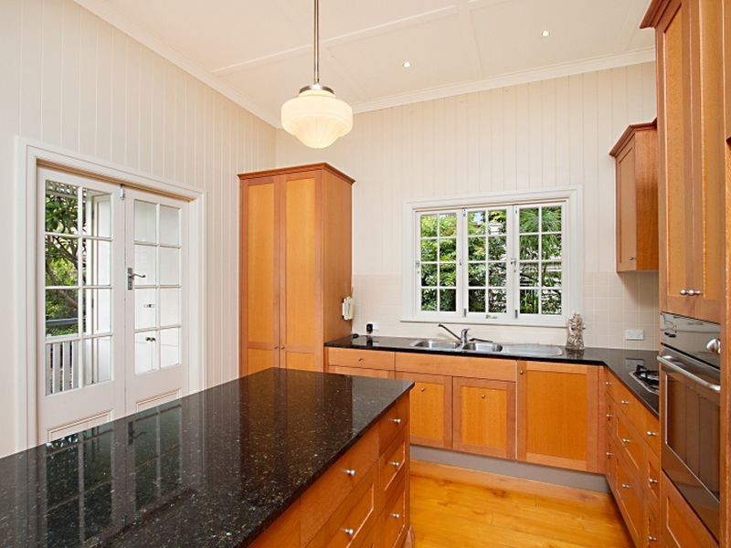 17 The Crescent, Coorparoo QLD 4151