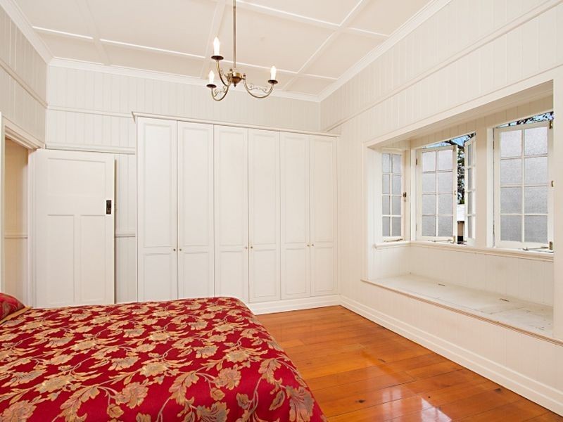 17 The Crescent, Coorparoo QLD 4151