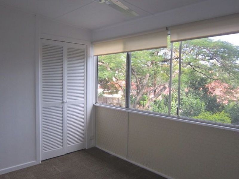 32 Lade Street, Coorparoo QLD 4151