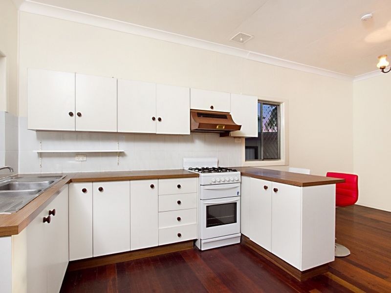 16 Pine Street, Greenslopes QLD 4120