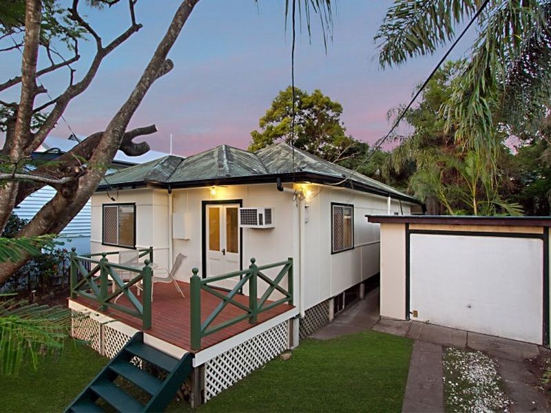 16 Pine Street, Greenslopes QLD 4120