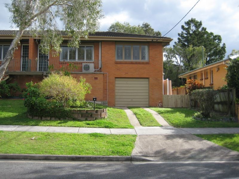 2/5 McLay Street, Coorparoo QLD 4151