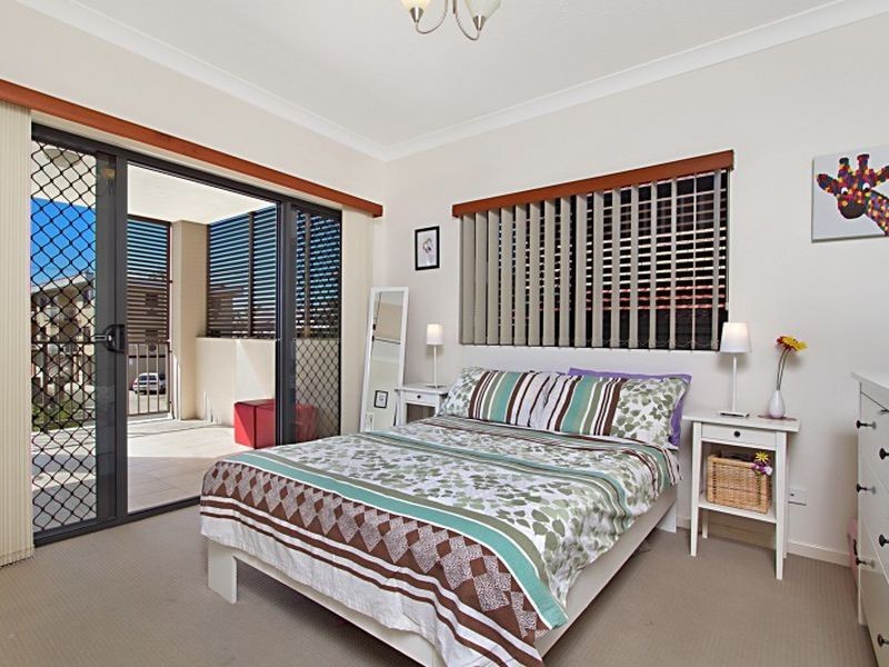 4/296 Cornwall Street, Greenslopes QLD 4120