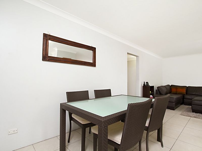 2/17 Logan Street, Greenslopes QLD 4120