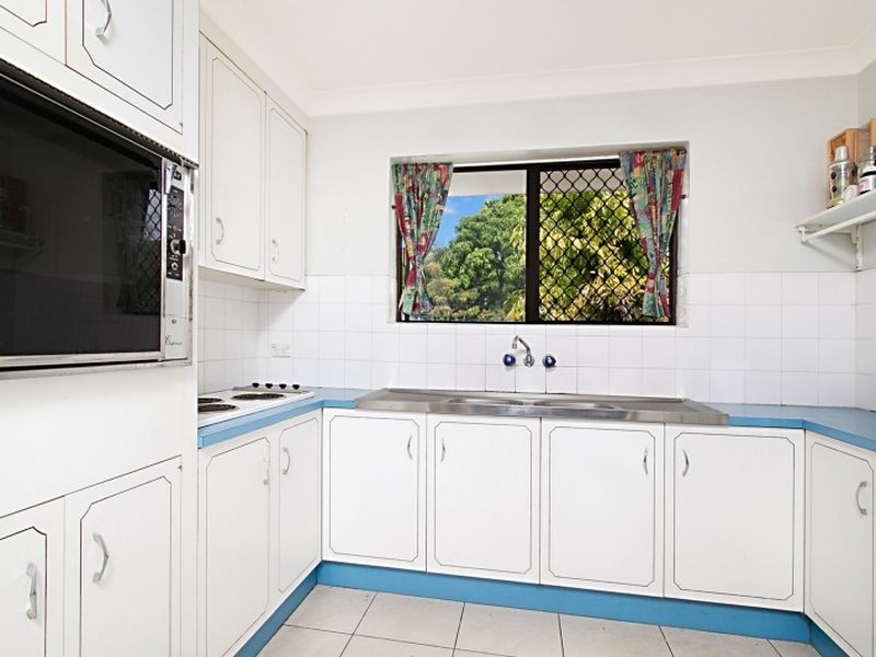2/17 Logan Street, Greenslopes QLD 4120