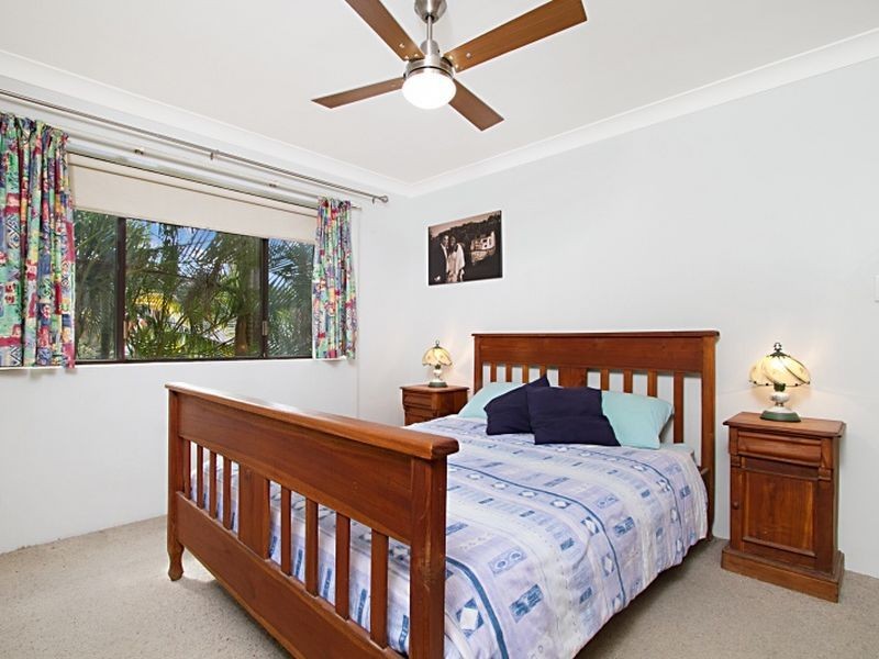 2/17 Logan Street, Greenslopes QLD 4120