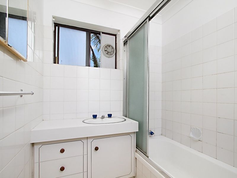 2/17 Logan Street, Greenslopes QLD 4120