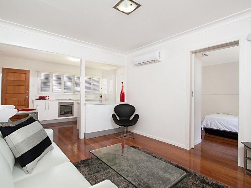 2/11 Henry Street, Greenslopes QLD 4120