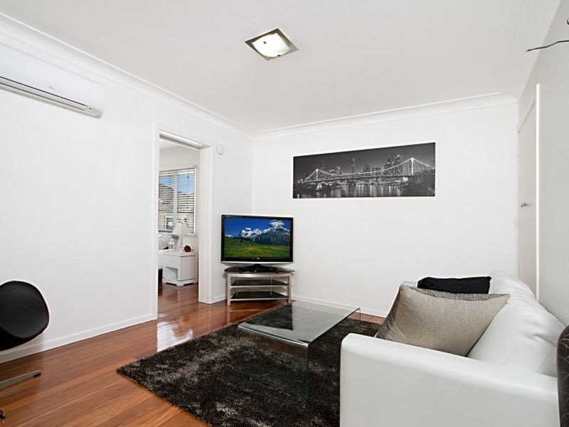 2/11 Henry Street, Greenslopes QLD 4120