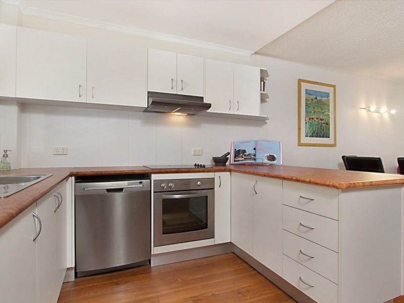 2/32 Macaulay Street, Coorparoo QLD 4151