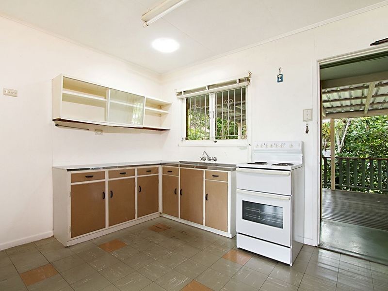5 Mclay Street, Coorparoo QLD 4151