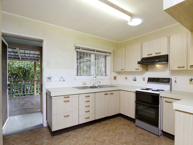 5 Mclay Street, Coorparoo QLD 4151