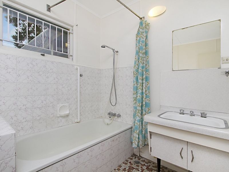 5 Mclay Street, Coorparoo QLD 4151