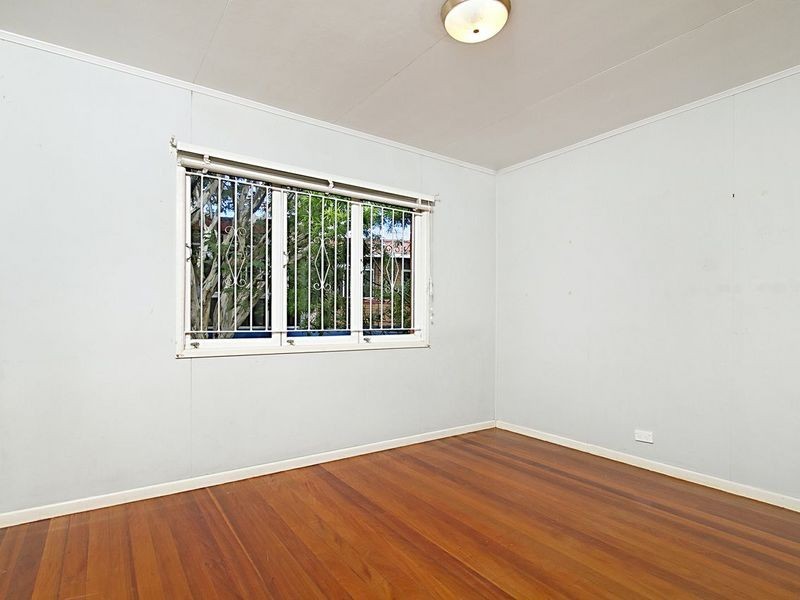 5 Mclay Street, Coorparoo QLD 4151