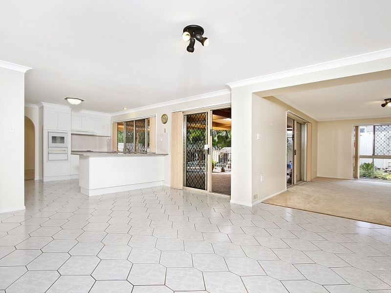 25 Blue Grass Crescent, Eight Mile Plains QLD 4113