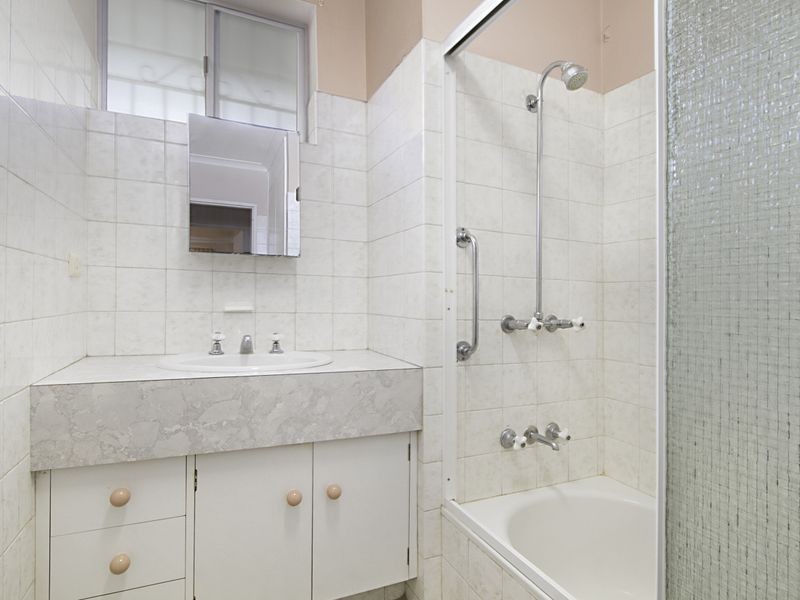 1/1 Dowar Street, Coorparoo QLD 4151