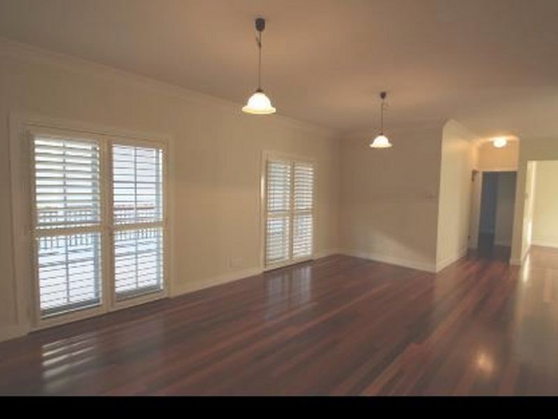 18 White Avenue, Coorparoo QLD 4151