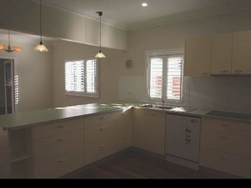 18 White Avenue, Coorparoo QLD 4151