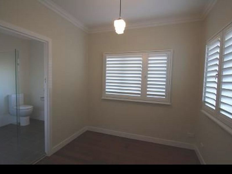 18 White Avenue, Coorparoo QLD 4151