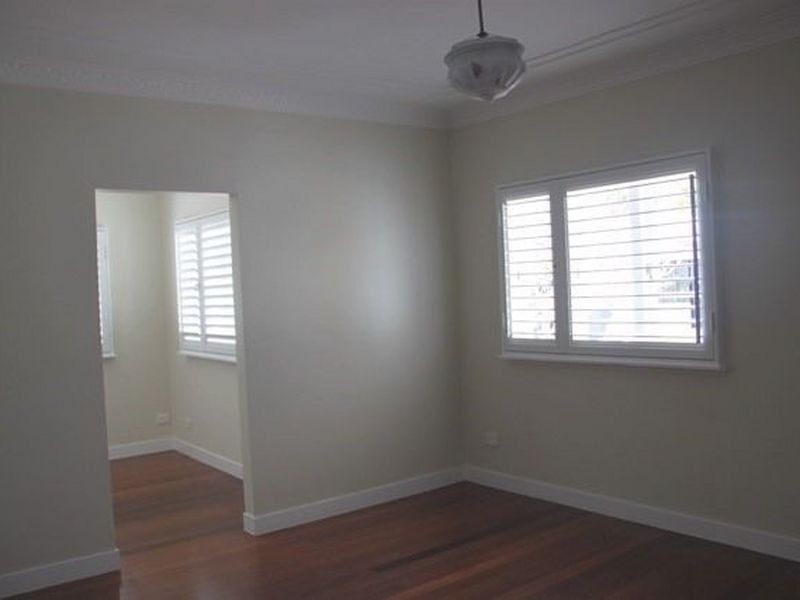 18 White Avenue, Coorparoo QLD 4151