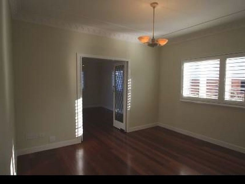 18 White Avenue, Coorparoo QLD 4151