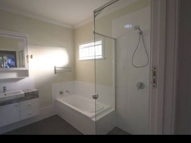 18 White Avenue, Coorparoo QLD 4151